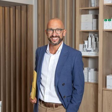 Dr Alex Bonner